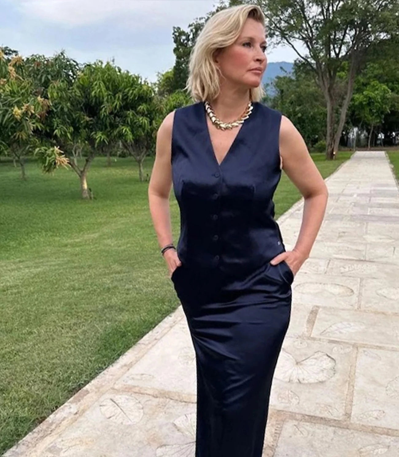 Anouk Smulders in LaDress