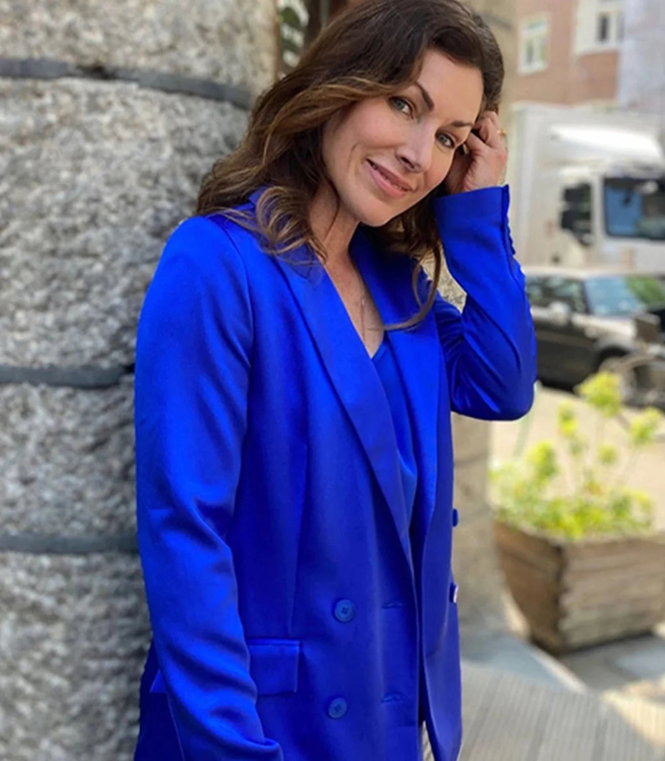Caroline Pluym in LaDress