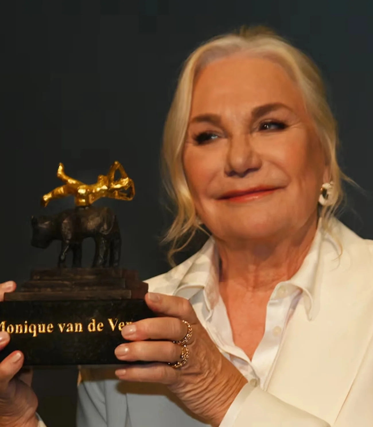 Monique van de Ven in LaDress