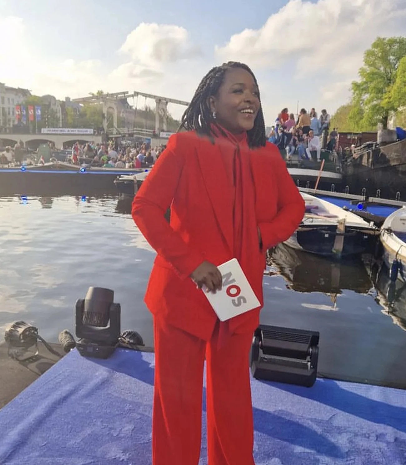 Simone Weimans in LaDress