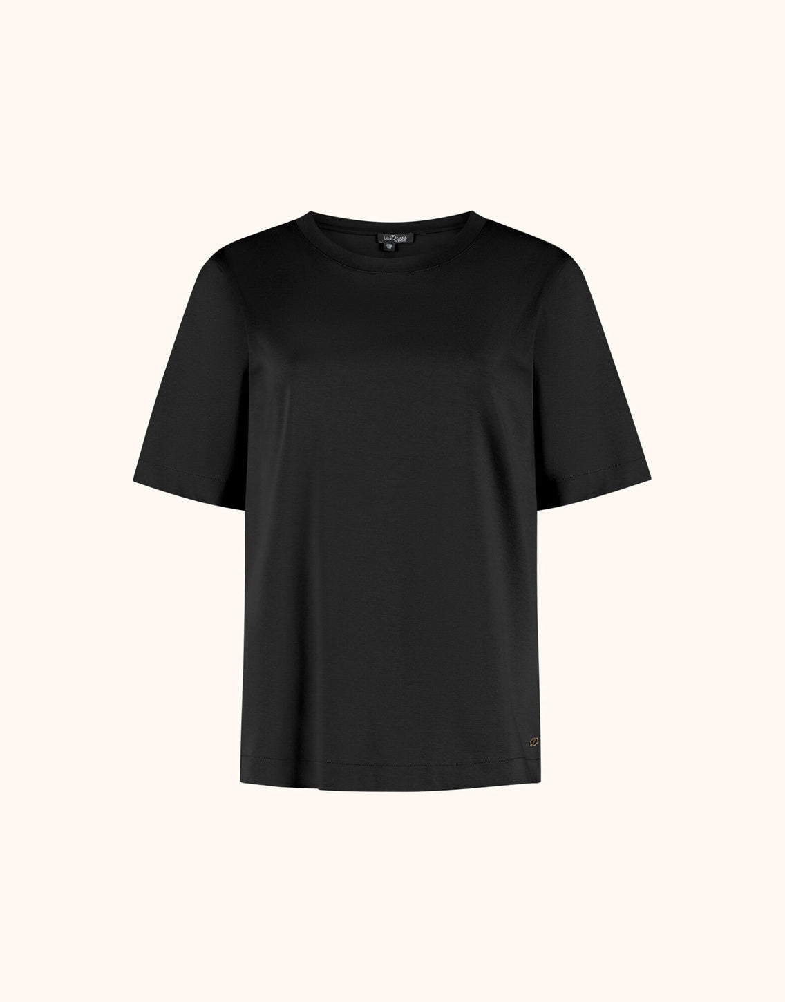 Packshot of the Faith Black T-shirt in cotton heavy with a round neck and short sleeves.