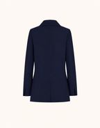 Packshot van de Clarine Midnight Blue blazer van crepe satijn van achteren.