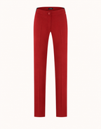Packshot van de Seoul Deep Crimson broek van crepe satijn met een taps toelopende pijp.