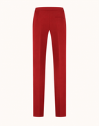 Packshot van de Seoul Deep Crimson broek van crepe satijn van achteren.