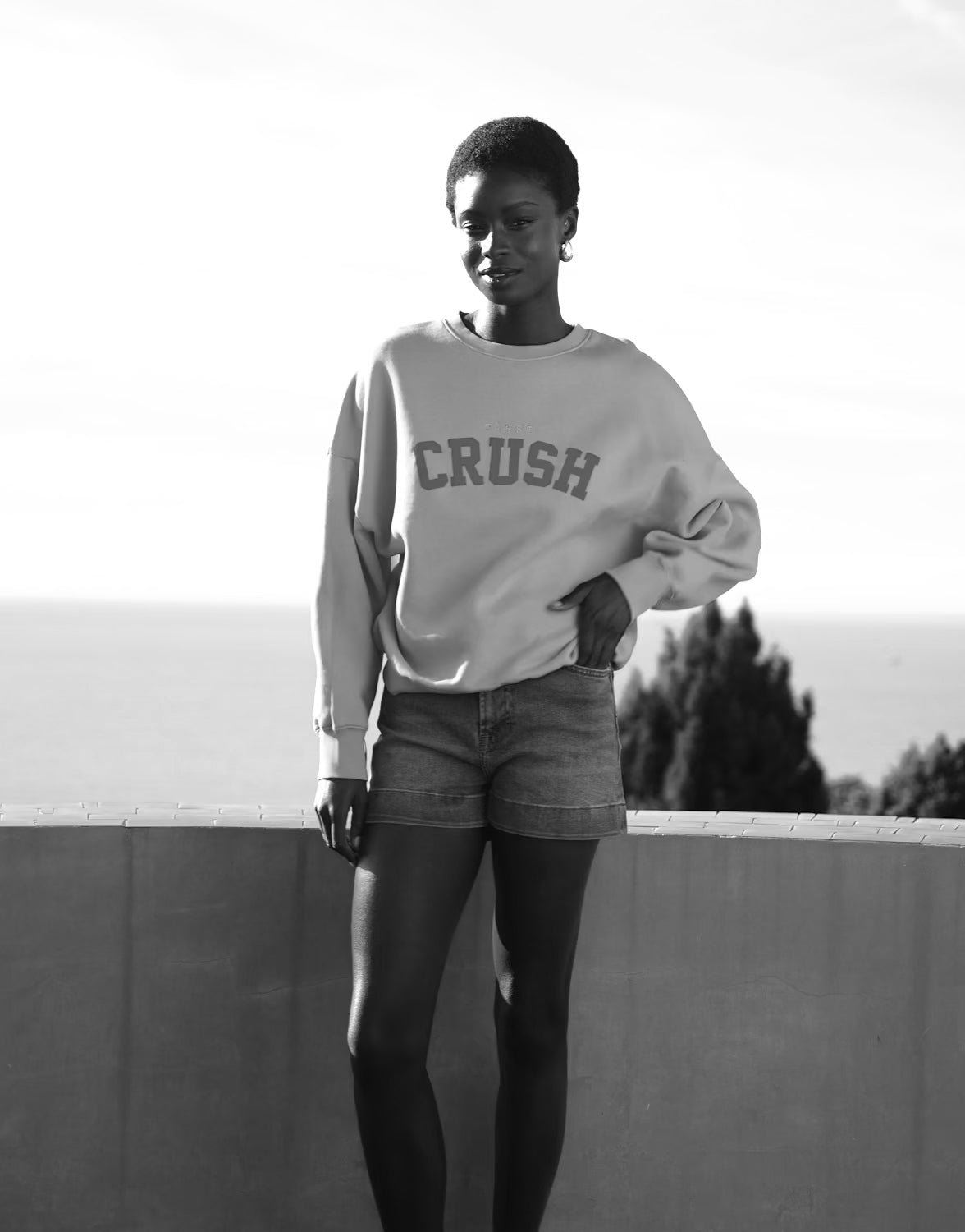 Video of a model wearing the Story Sweater Candy in organic cotton knit, seen from the back.